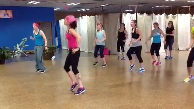 ZUMBA FITNESS Take On Me (Batucada/Samba) смотреть онлайн