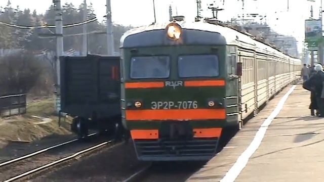 Электропоезд ЭР2Р-7076 станция Петелино смотреть онлайн