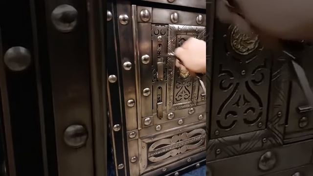 Как открыть сейф 200-лейтней давности смотреть онлайн