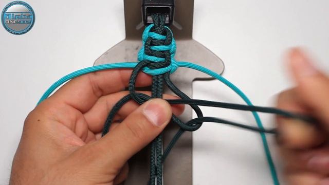 How to Make a Paracord Bracelet Cobra Belly Bar World of Paracord Tutorials DIY смотреть онлайн