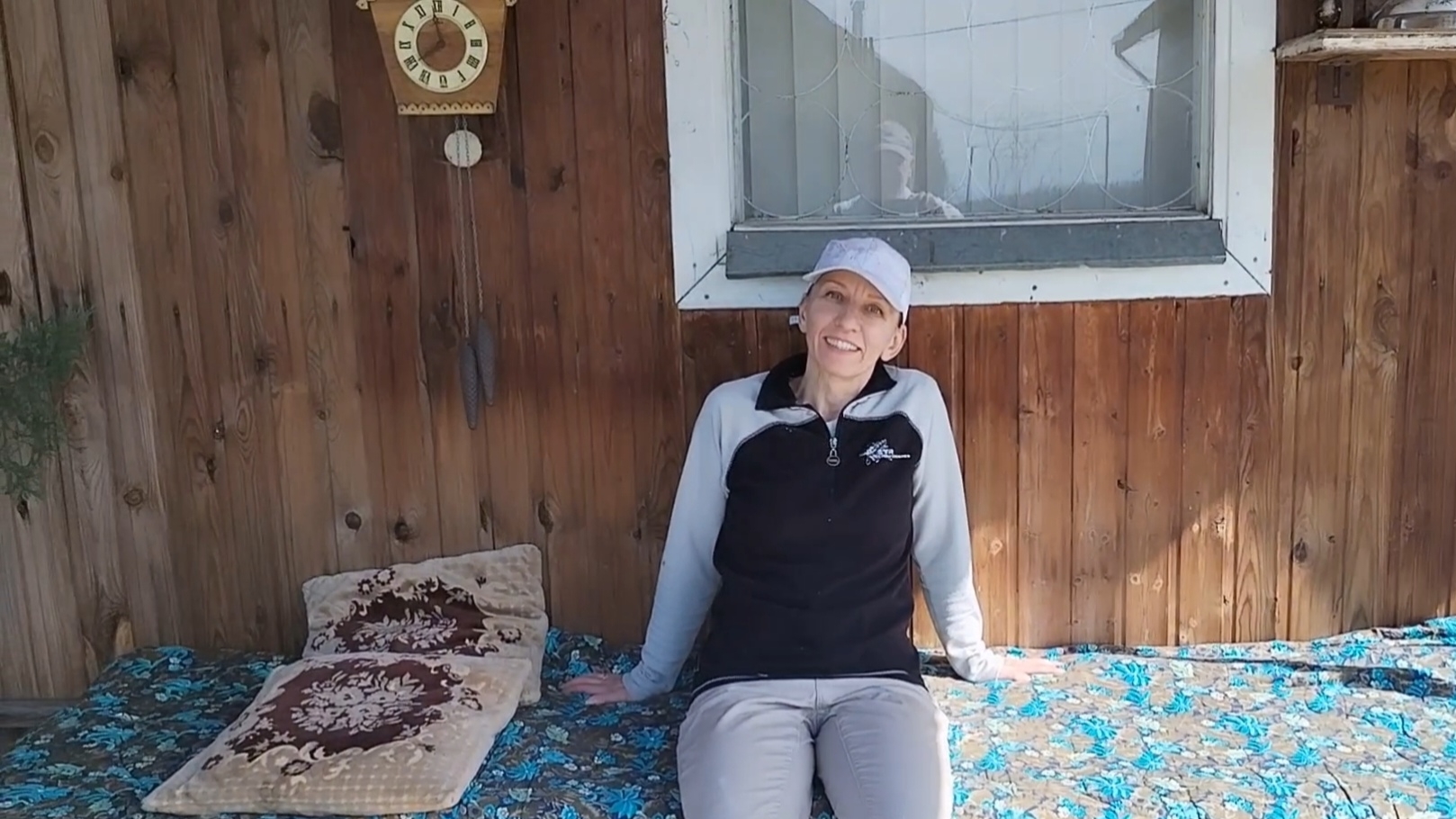 Открываем зону отдыха и релакса, прорежаем кусты жимолости и смородины, добрались до теплицы. смотреть онлайн