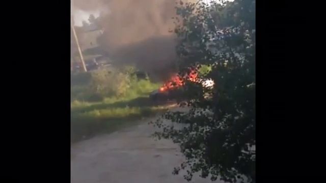 В Ноябрьске сгорела машина. смотреть онлайн