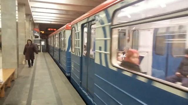 81-717/714.5М Перекраска Московский транспорт На станции Проспект Вернадского смотреть онлайн