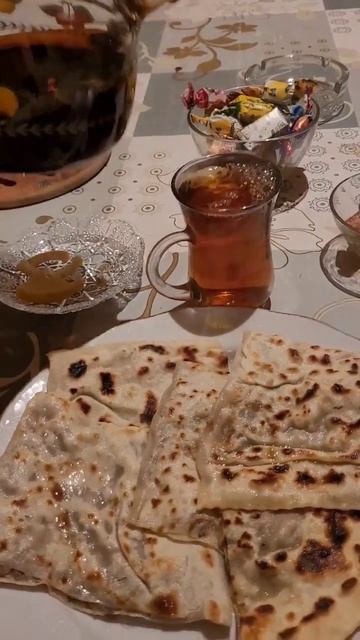 Ваййй через Границу Кайф кафе Дружба. Ребята заходите там очень очень вкусный Цай и блюдо !!! смотреть онлайн