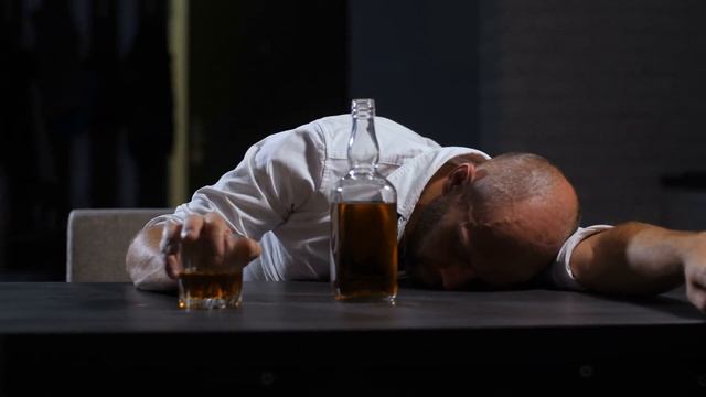 Пьяные родители выбросили дочь в собачью будку. Дальше произошло ужасное! смотреть онлайн