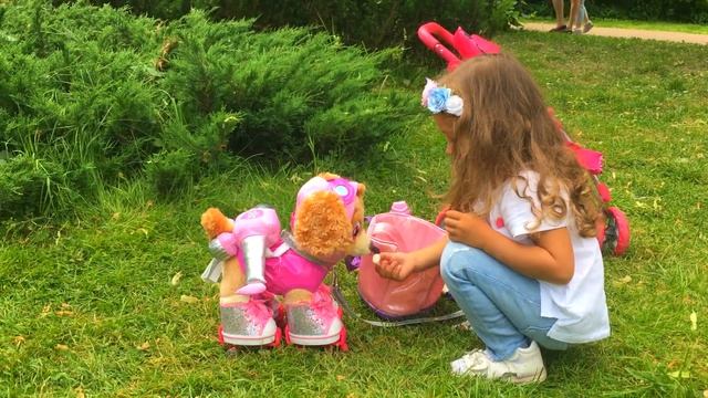 Милана ГУЛЯЕТ И ИГРАЕТ в детском парке Сокольники смотреть онлайн