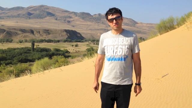 Арам Пахчанян, вице-президент ABBYY, на бархане Сарыкум смотреть онлайн