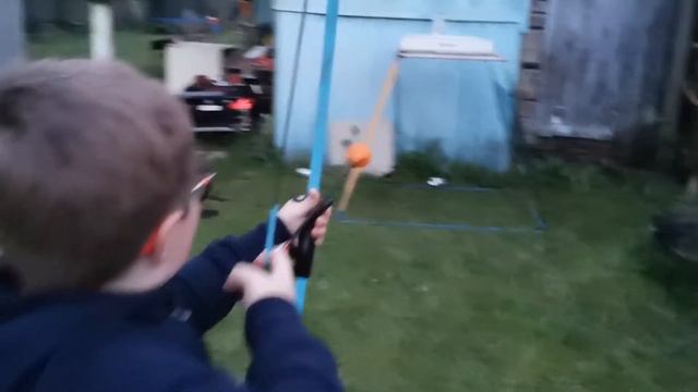 Сева стреляет из лука смотреть онлайн