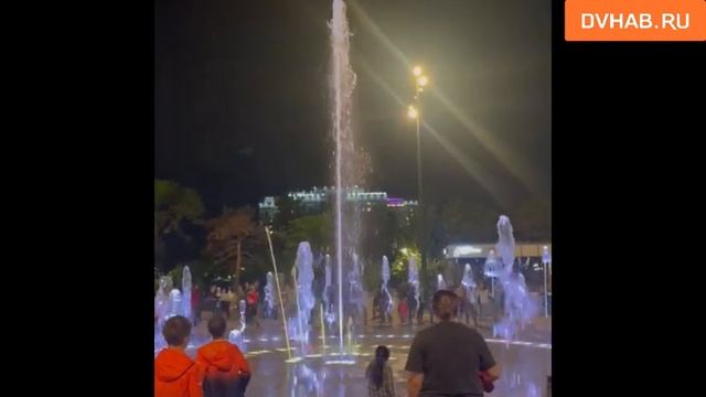 Пешеходный фонтан в Благовещенске смотреть онлайн
