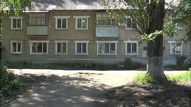 Устранили прорыв трубы, но оставили разбитым асфальт смотреть онлайн