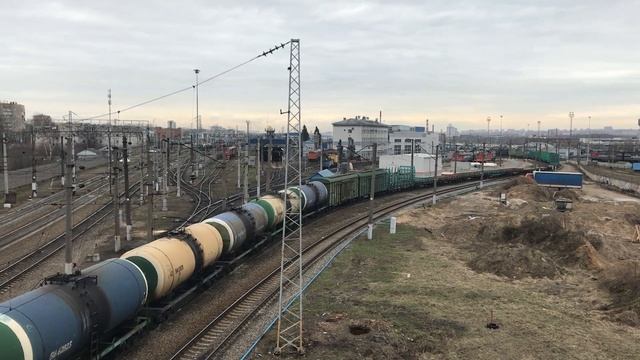 Тепловоз 2ТЭ116УД-015 с грузовым поездом смотреть онлайн