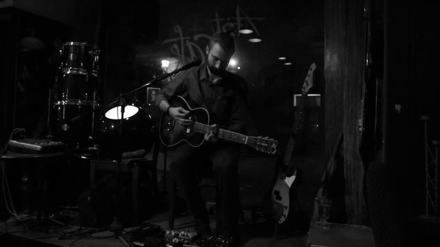 Андрей Сенькевич - Не о том (live in Art-Cafe Tallinn) смотреть онлайн