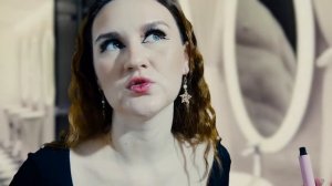 АСМР В ЖЕНСКОМ ТУАЛЕТЕ / ТЫ ВСТРЕТИЛА БЫВШУЮ КРАСОТКУ ШКОЛЫ И ОНА СДЕЛАЕТ ТЕБЕ МАКИЯЖ