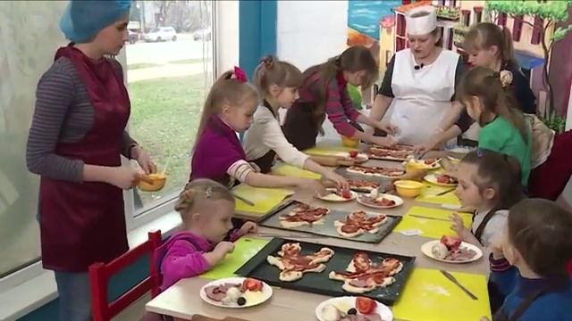 В гостях у ПРЯНИ Домовуша))) Делаем пиццу))) смотреть онлайн