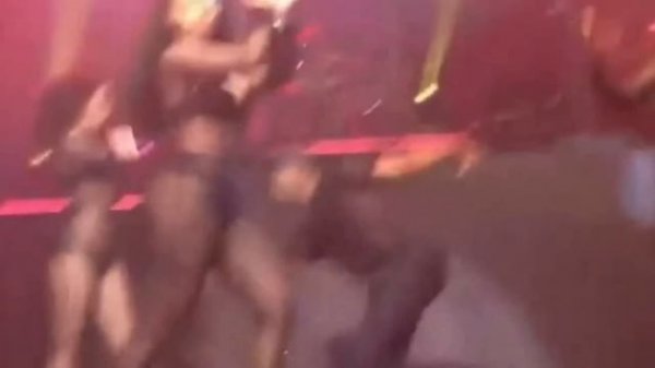 Nicki Minaj Exposes Nipples during her show in Paris - The Pink Print Tour 26 March