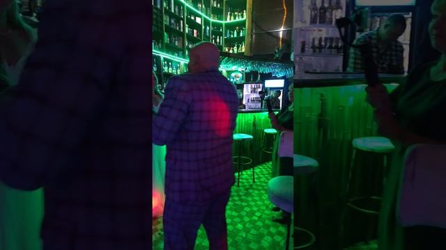 Жених с невестой! Рома с Верой! Выход! 20.09.23 Дивноморск. Грин бар. Изя Смоленский. смотреть онлайн