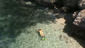 Купание голышом в Средиземном море
