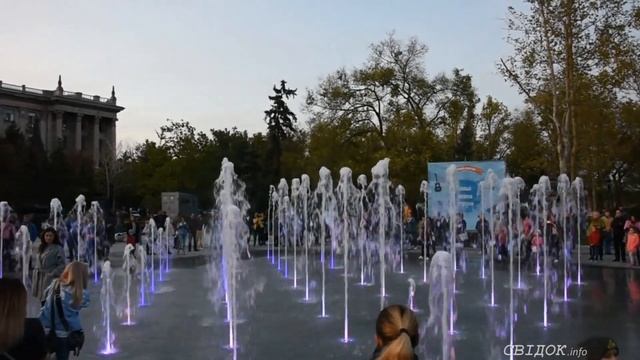 В Николаеве запустили фонтаны на Соборной площади смотреть онлайн