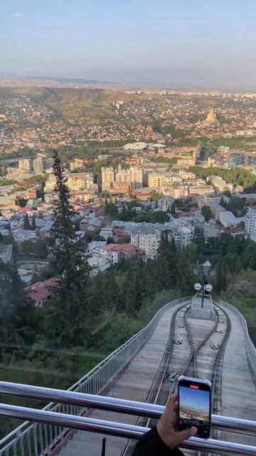 Фуникулер в Тбилиси. Подьем на гору в Тбилиси на Фуникулере. Funicular in Tbilisi смотреть онлайн