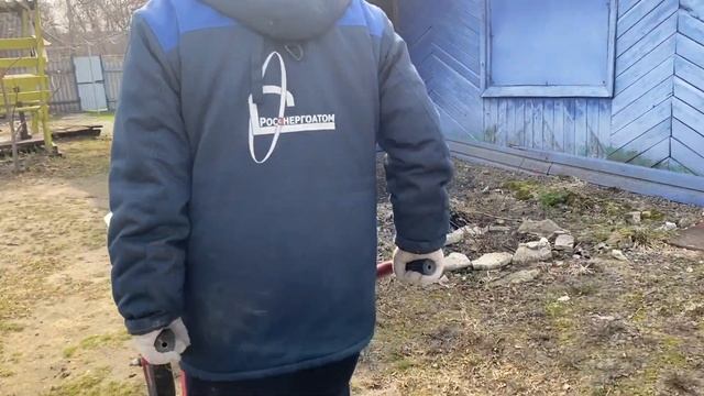 НАШ РЕМОНТ ДЕНЬ ТРЕТИЙ, МУЖ ЗАНИМАЕТСЯ СТЕНОЙ, ИЗВЛЕКАЕМ ТРУБУ, РАЗБИРАЮ САРАЙ, ПОСАДИЛА ИКСИЮ смотреть онлайн