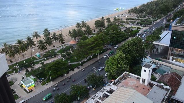 Вид на набережную в Нячанге во Вьетнаме из Novotell. Views of the seafront in Nha Trang Vietnam смотреть онлайн