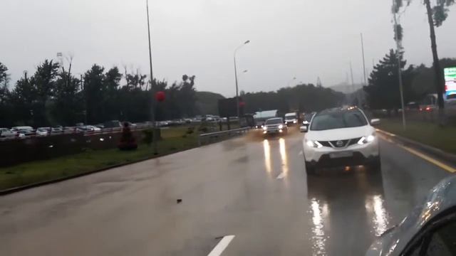 Затопление проспекта Аль-фараби у Есентай Молл, 17.06.2016 смотреть онлайн