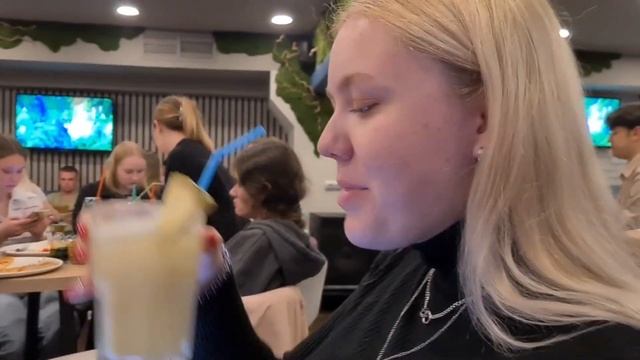 slow living vlog #2 последние дни лета, поход в кафе с друзьями и ночная москва смотреть онлайн