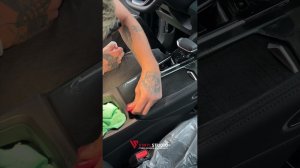 Инструкция по оклейке экрана мультимедиа и интерьера Джили Манджаро в защитную пленку