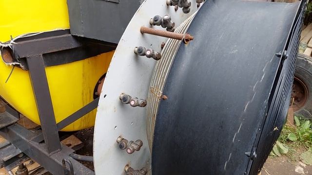 День-год кормит.Обслуживание техники.Обработка сада от вредителей смотреть онлайн