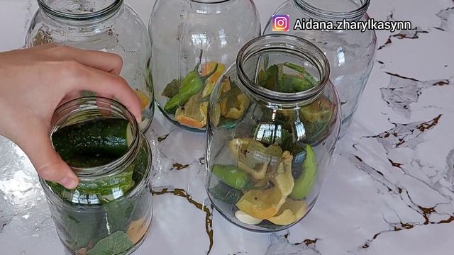 ҚЫЗАНАҚ СОГЫНДА қияр тұздаймыз. Ерекше әрі қытырлақ қияр жабамыз.