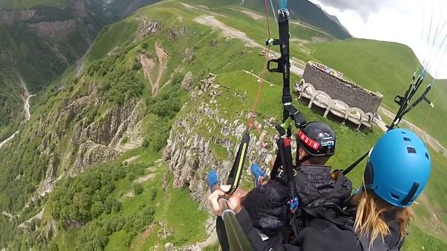013696 gudauri paragliding полет гудаури skyatlantida com gudauriparagliding com بالترادف بالمظلات смотреть онлайн