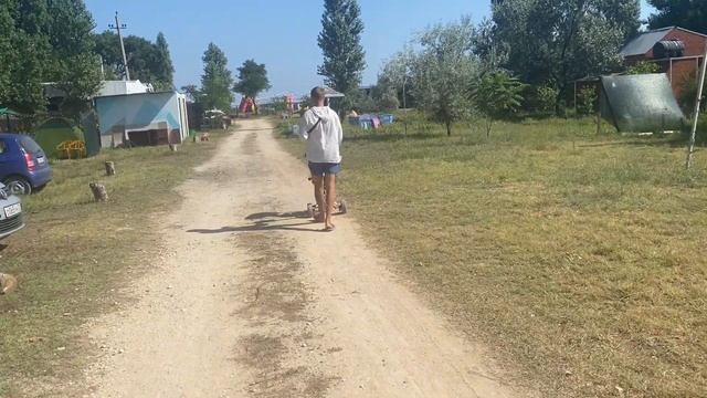 Открыли сюрприз, потрогали водичку, собираемся в путешествие) В палатке спустил матрас ) #кемпинг смотреть онлайн