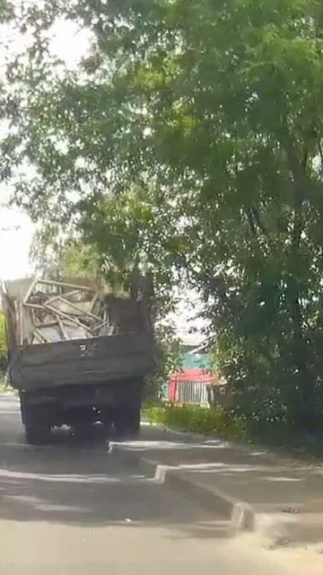 ЧУТЬ НЕ ПОКАЛЕЧИЛ ДВОРНИКА