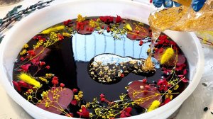 🔥 Эффектный стол из чёрной эпоксидной смолы с красными и жёлтыми сухоцветами — WOW результат!