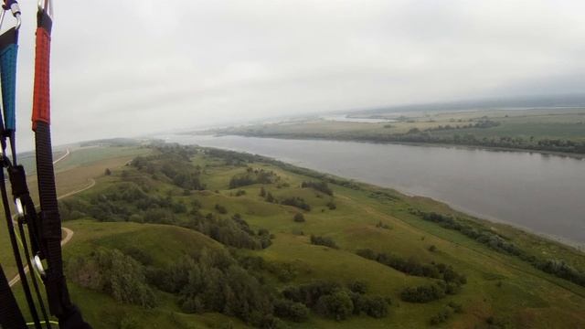 Склон с. Новоселки. Полеты на параплане. смотреть онлайн