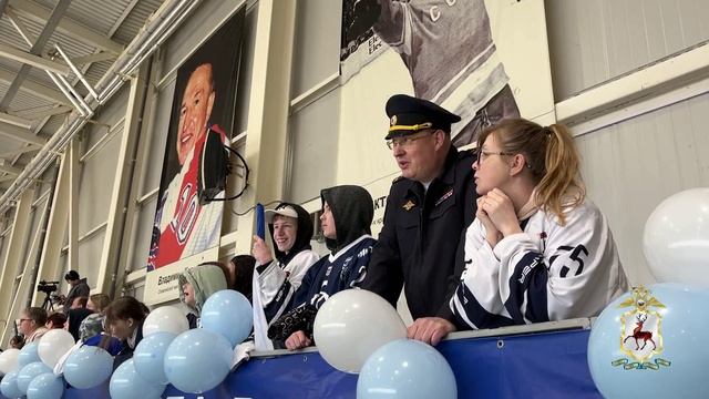 Нижегородские полицейские организовали посещение хоккейного турнира детьми смотреть онлайн
