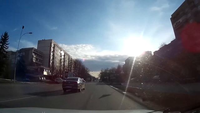 на самом опасном пешеходном переходе олень оставил свой микроавтобус смотреть онлайн