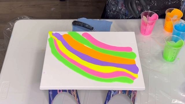 Bright NEON Swipe Pour - Collab ft. @ambergoodwinart! смотреть онлайн