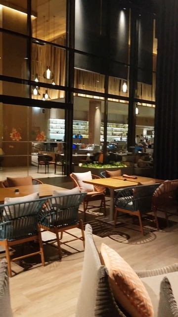 Вечерняя Паттайя: вид с отеля Hilton смотреть онлайн