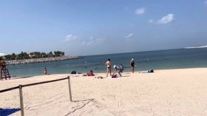 Пляж ( не далеко от отеля Holiday Inn Express Dubai - Jumeirah