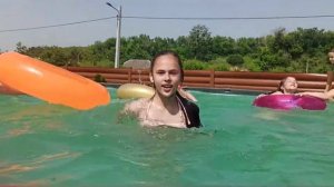 Купание в бассейне)