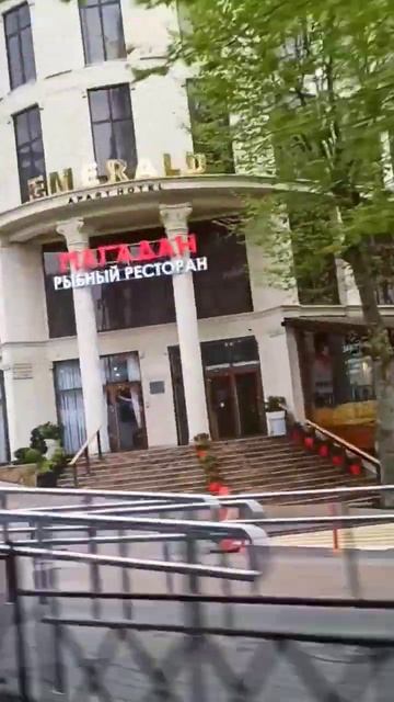 Улицы Сочи 🌴 ресторан Магадан🐟👍 20.04.2024 смотреть онлайн