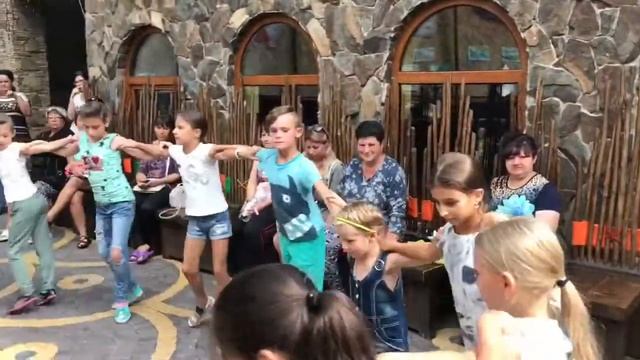 "Victoria Dance" на мастер классе по гуцульскому танцу смотреть онлайн