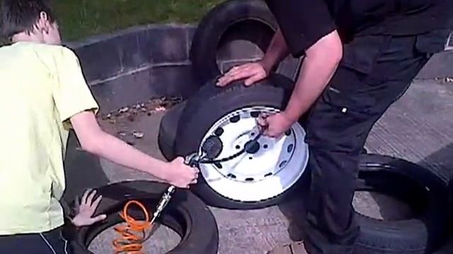 175 55 15 stretched on a 8j with diy bead blaster смотреть онлайн