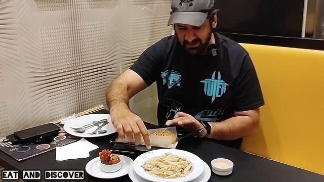 Atom Bun ki Burger Deal | Best Burger Deal in Town @eatanddiscover смотреть онлайн