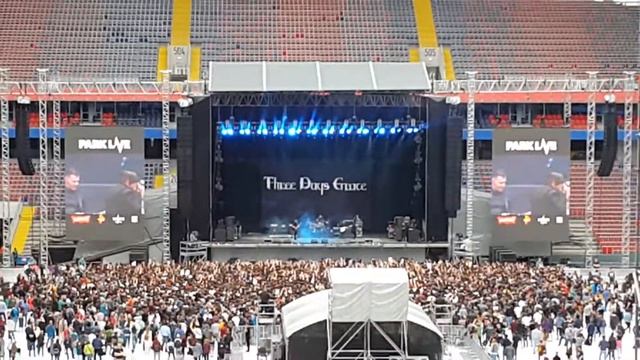 1. Three Days Grace - i am Machine (начало концерта). Park Live 2017 (г.Москва) смотреть онлайн