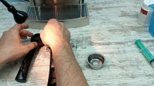 Обслуживание рожка для кофеварки Delonghi EC серии.