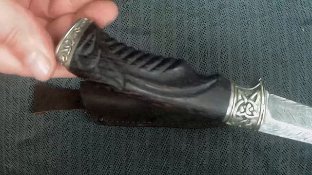 Нож Турист (торцевой дамаск, венге. резной) www.korenok.ru смотреть онлайн