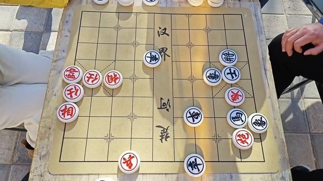 街头专砍大爷，结果被我活活困死，瓮中捉鳖！【象棋八妹】 смотреть онлайн