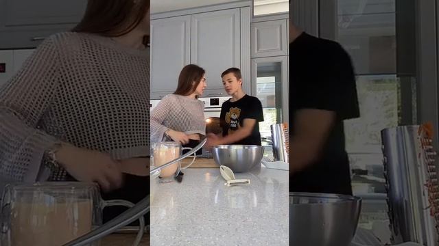 Готовим суп с фрикадельками и мясо по-французски) ссылка на ТГ В ШАПКЕ ПРОФИЛЯ смотреть онлайн